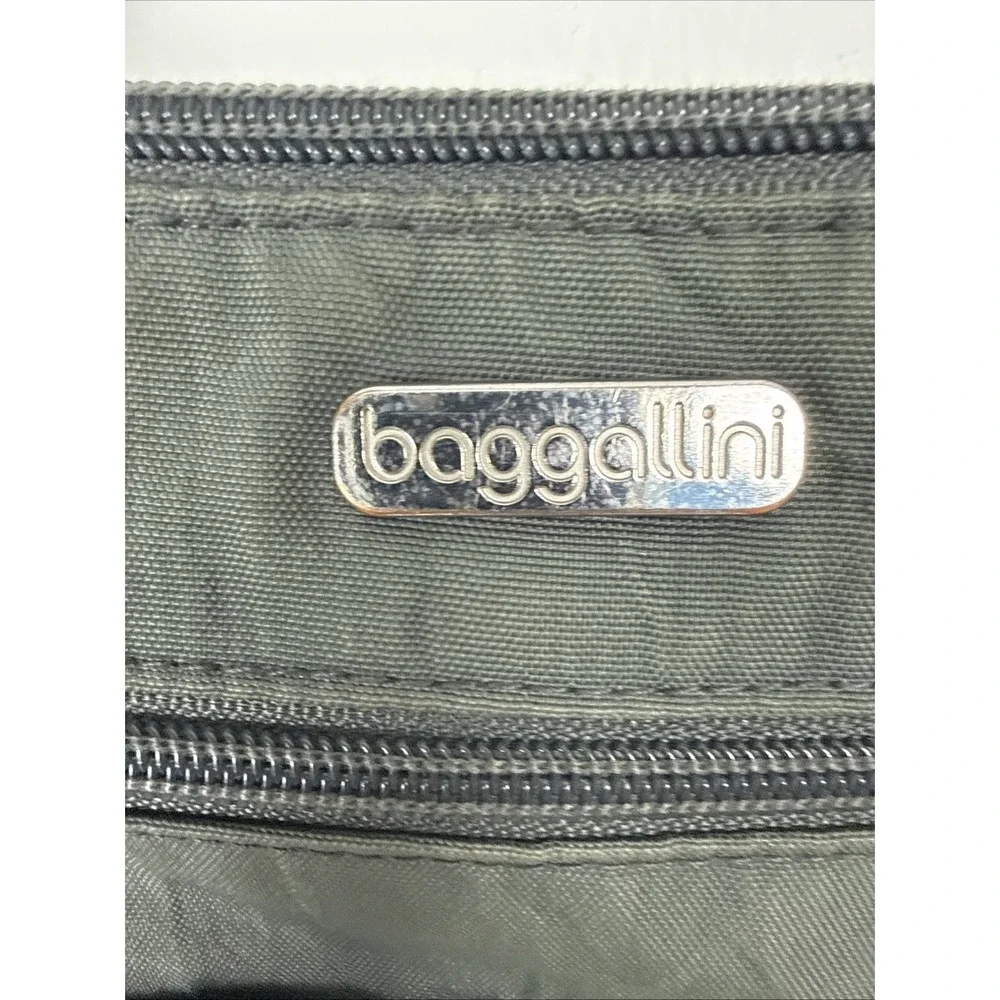 Baggallini crossbody Grey Striped Strap Minimalist Utilitarian Lightweight bag